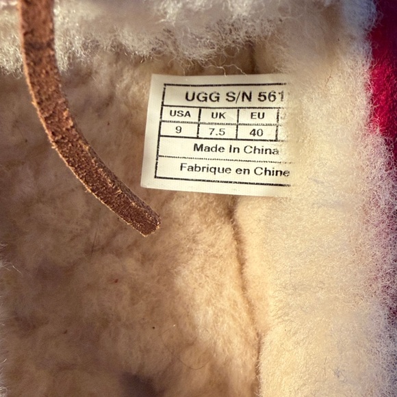 Red UGG Moccasins Women’s Size 9 - Picture 3 of 4